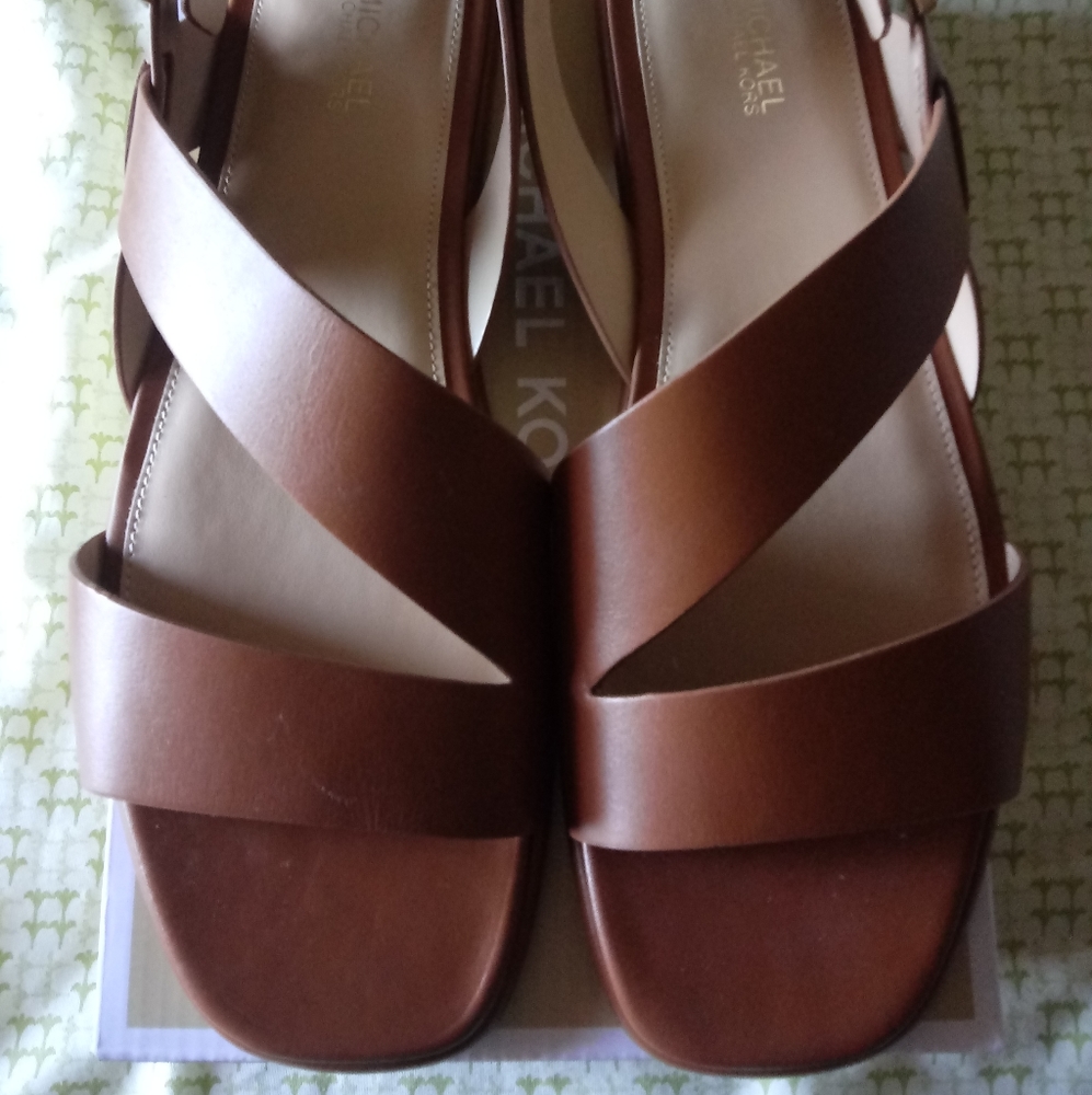 "New" Michael Kors Delilah Sandals - Picture 2 of 10